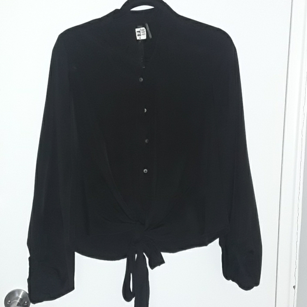 Like new!  Black long sleeve tie top